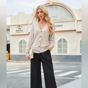 Campure NWOT V-Neck Button-Up Cardigan w/ Front Pockets